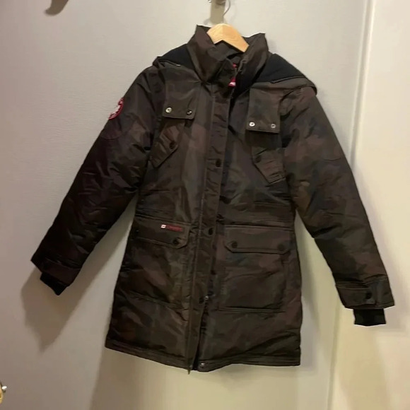 Canada Weathergear woman’s camouflage puffer jacket - Picture 1 of 16